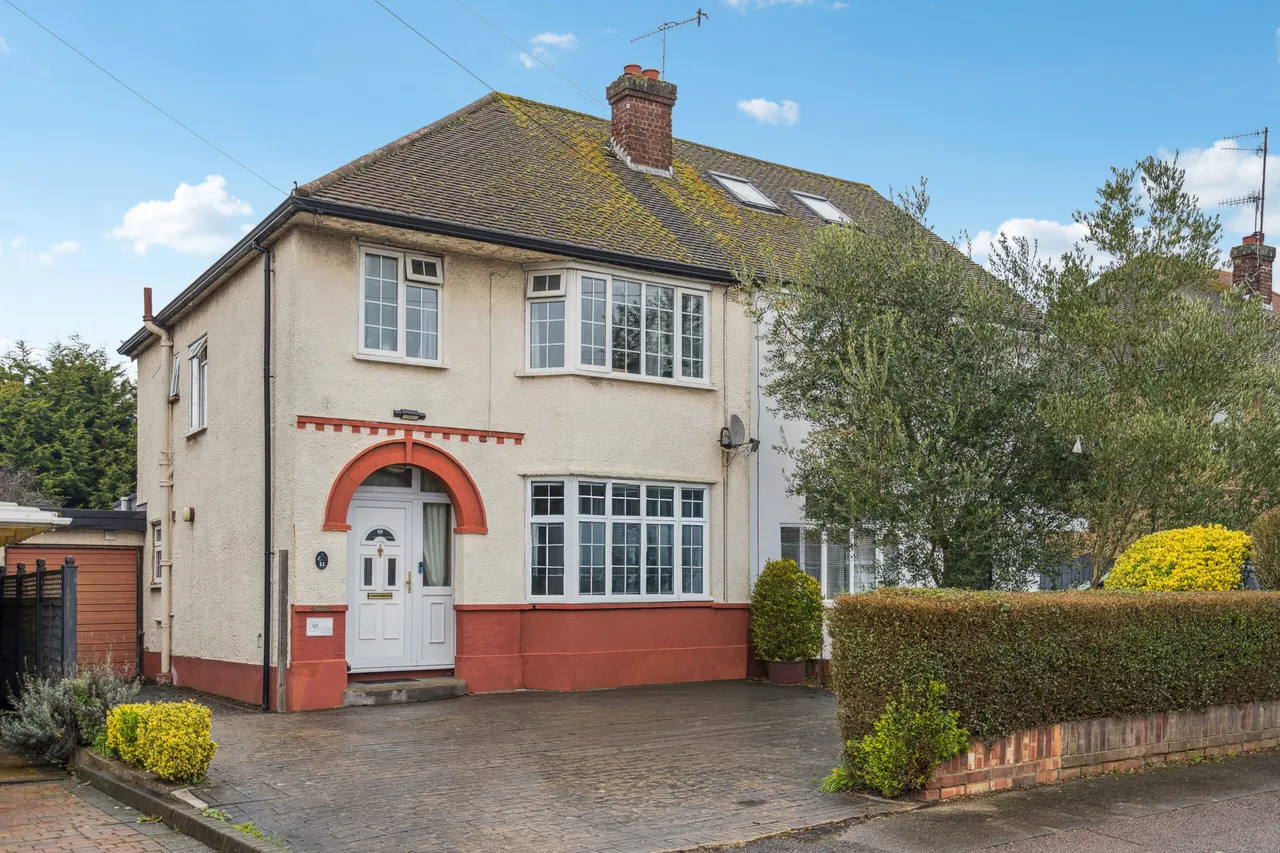 5 bed house for sale, Park Close, Bushey, WD23