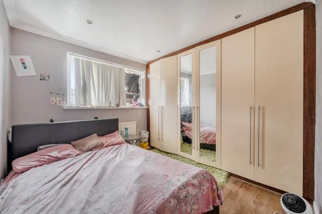 Sandringham Court, Slough, SL1, photo 6
