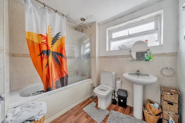Sandringham Court, Slough, SL1, photo 8