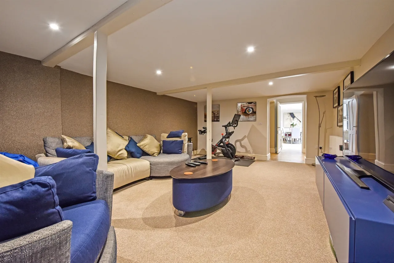 Woodstock Suites Ltd, Charlton, PO18, photo 9