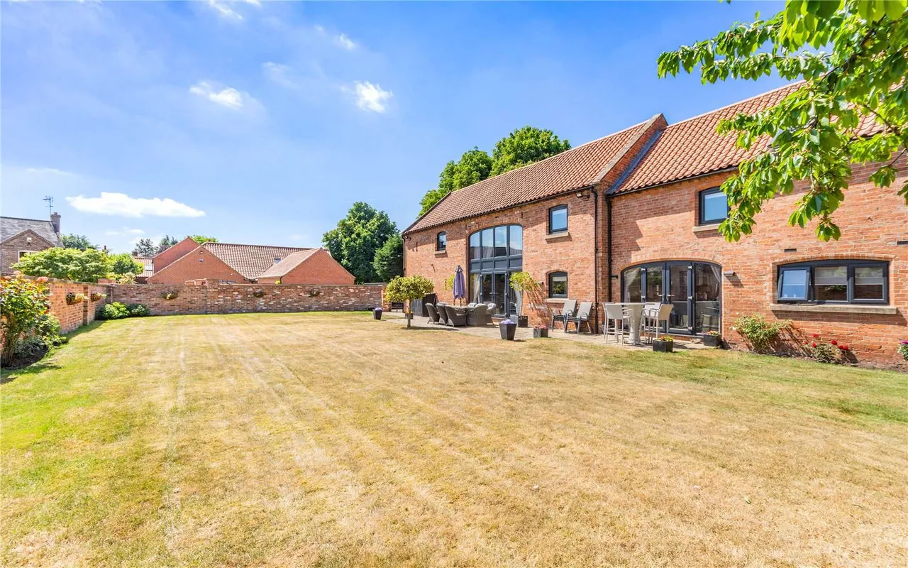 Old Hall Close, Farndon, NG24, photo 18