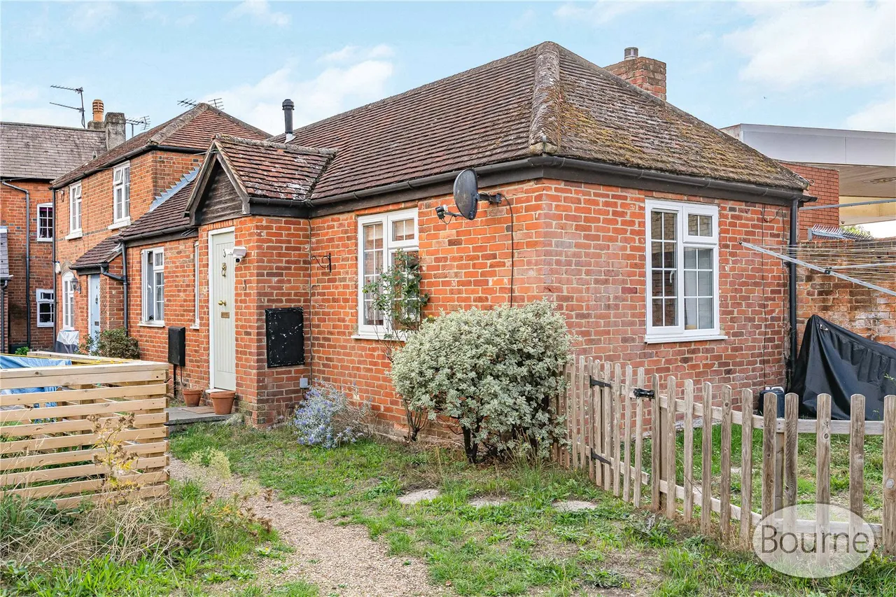 1 bed house for sale, High Street, Old Woking, GU22