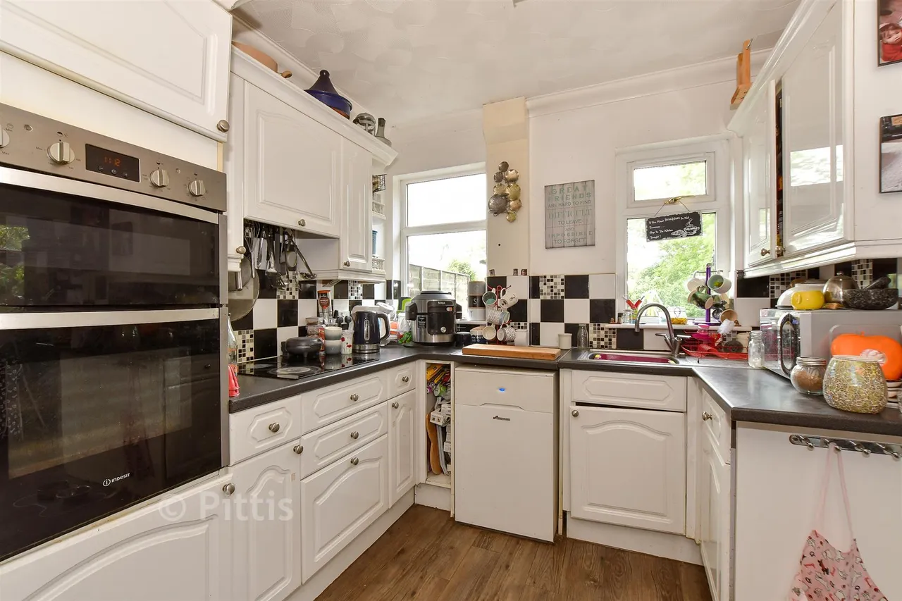 New Road, Porchfield, PO30, photo 6