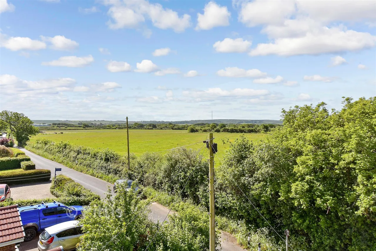 New Road, Porchfield, PO30, photo 2