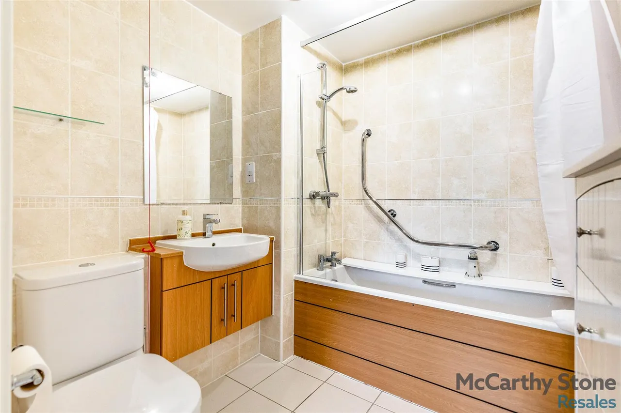 Tresham Close, Kettering, NN15, photo 11