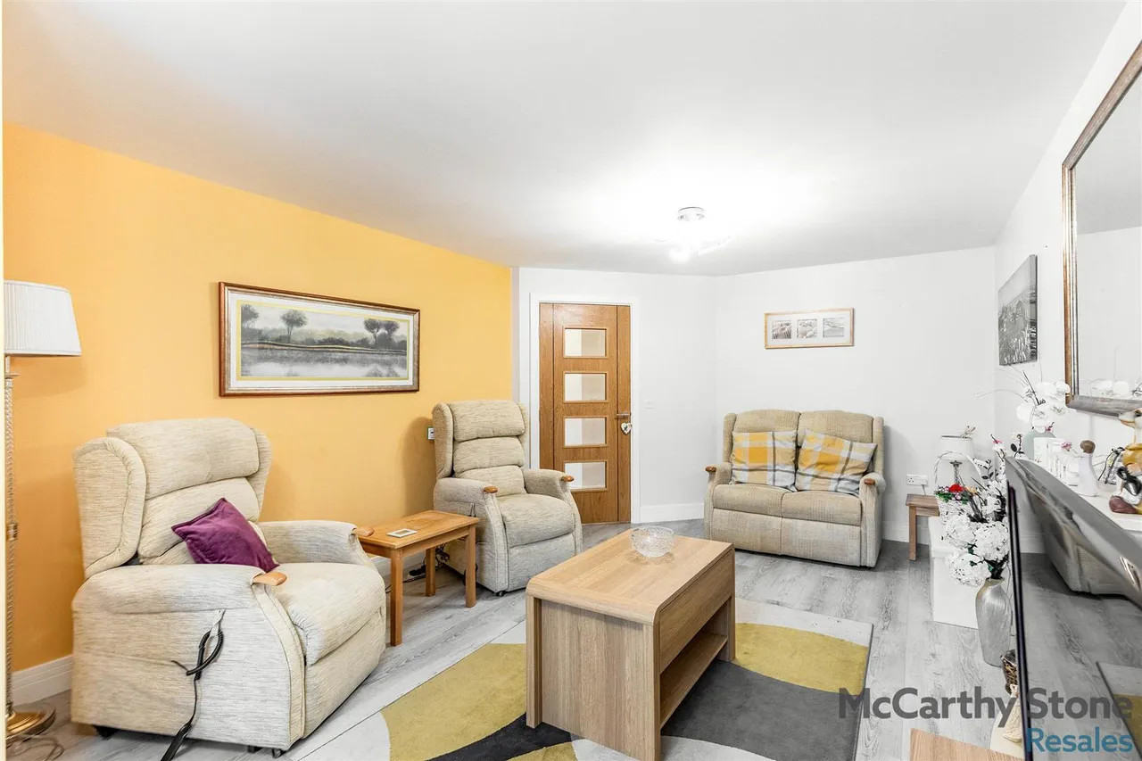 Tresham Close, Kettering, NN15, photo 3