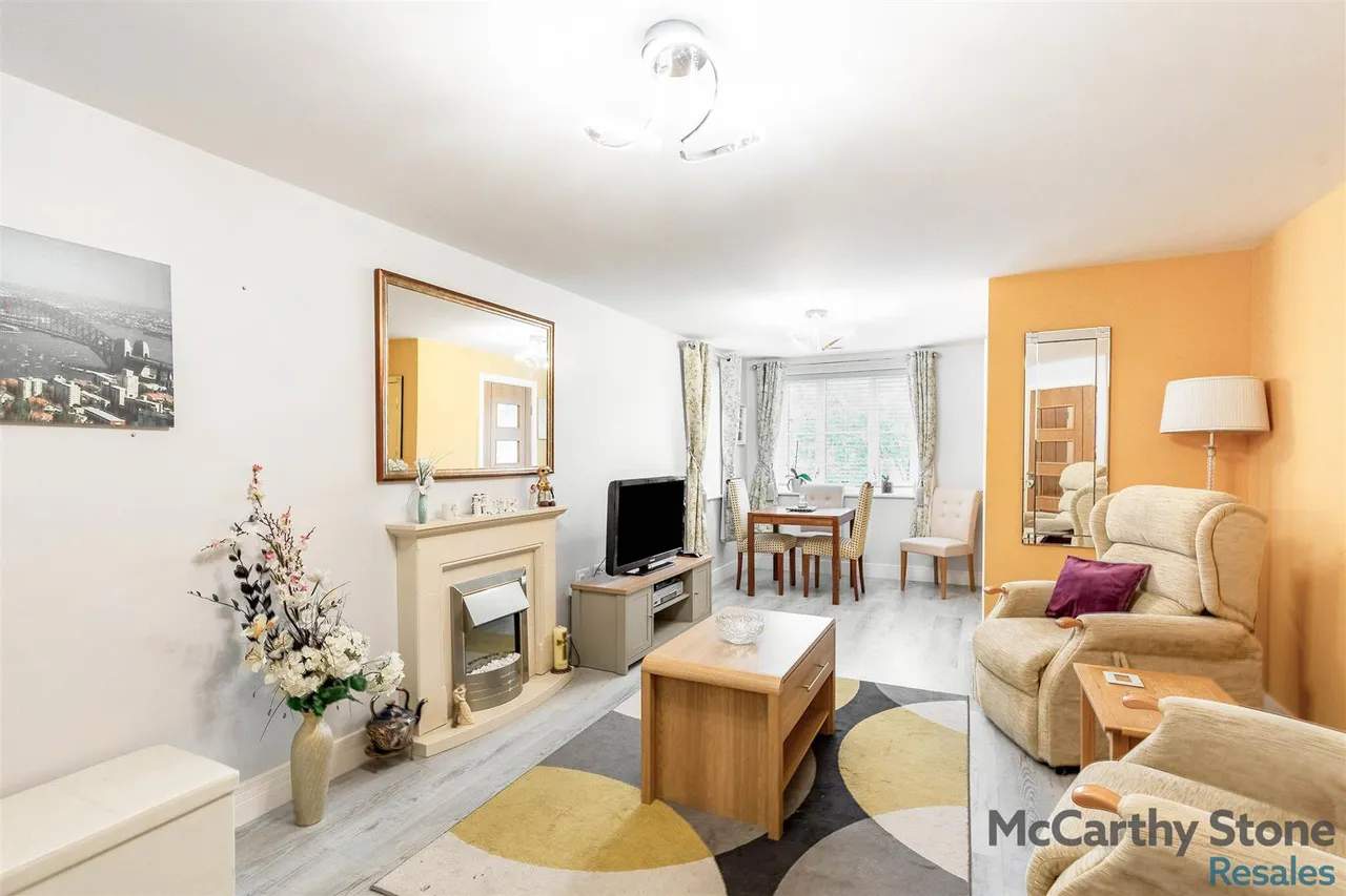 Tresham Close, Kettering, NN15, photo 2