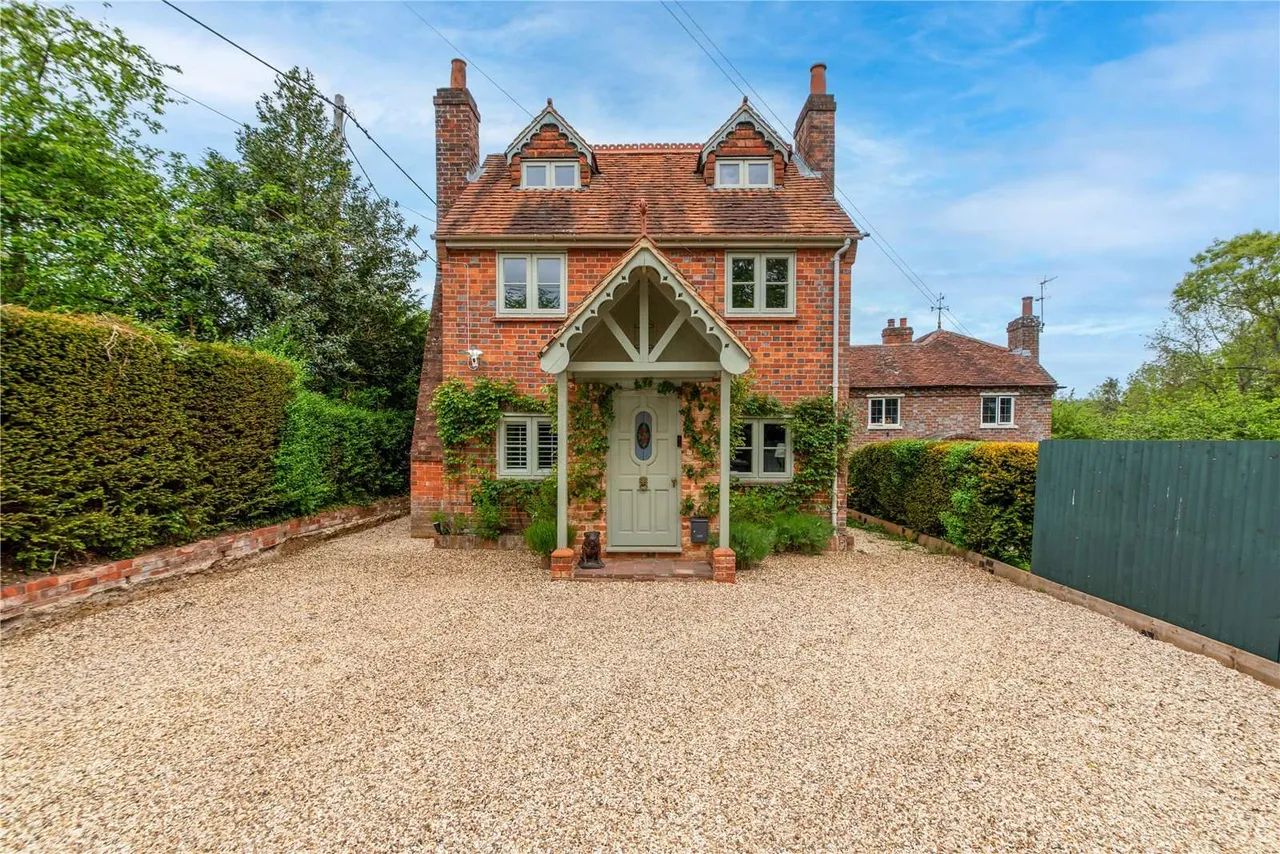 4 bed house for sale — Chapel Lane, Ashford Hill, Thatcham, Hampshire, RG19 8BE