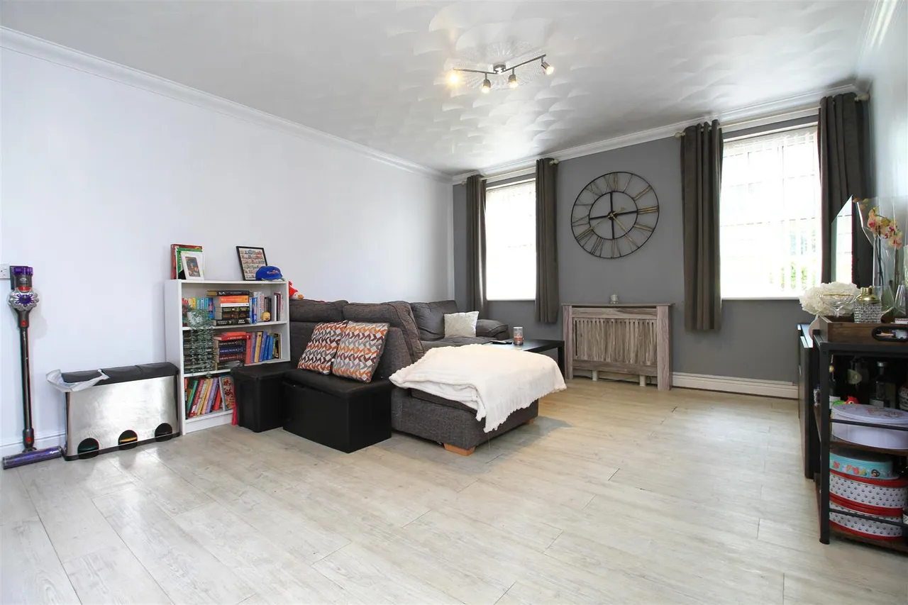 Dukinfield Road, Hyde, photo 4