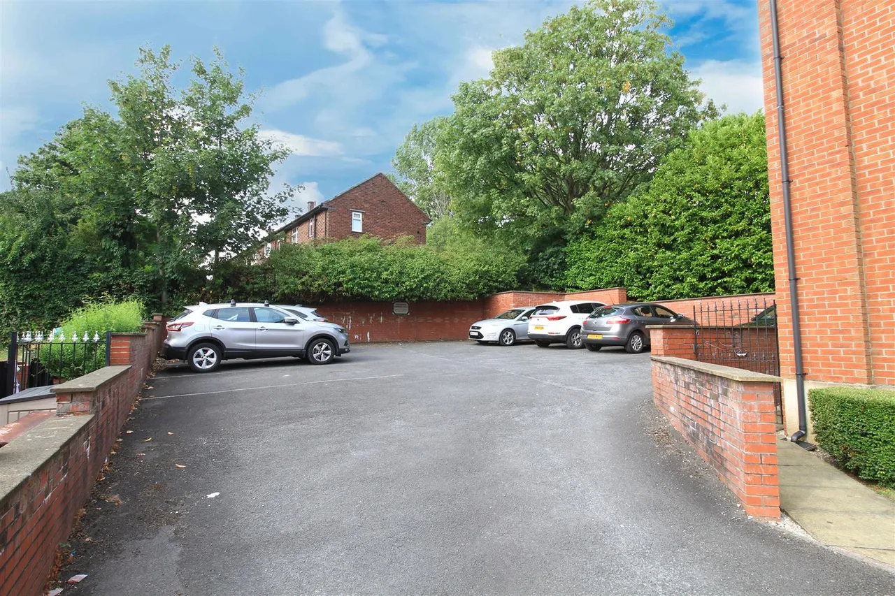 Dukinfield Road, Hyde, photo 9