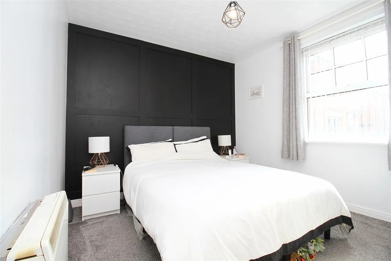 Dukinfield Road, Hyde, photo 6