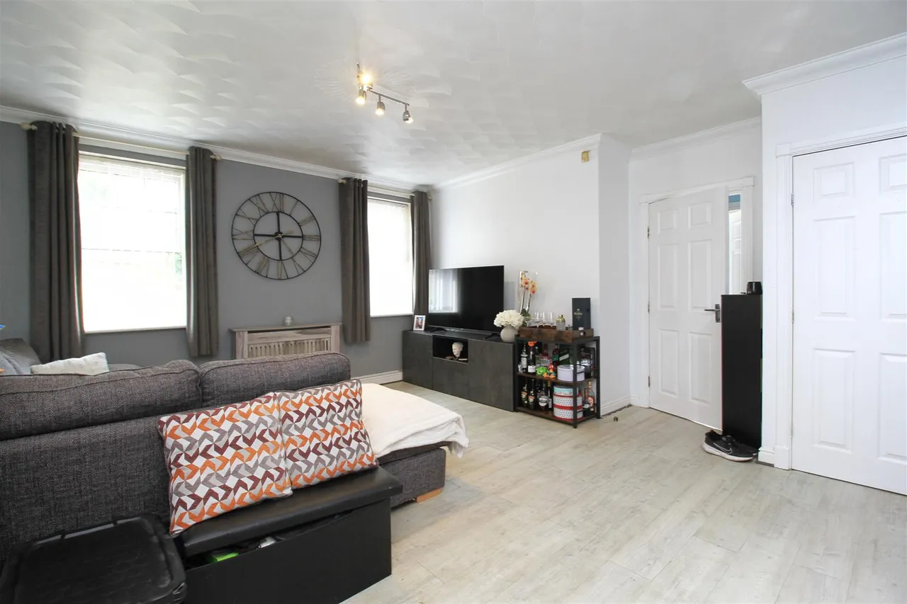 Dukinfield Road, Hyde, photo 3