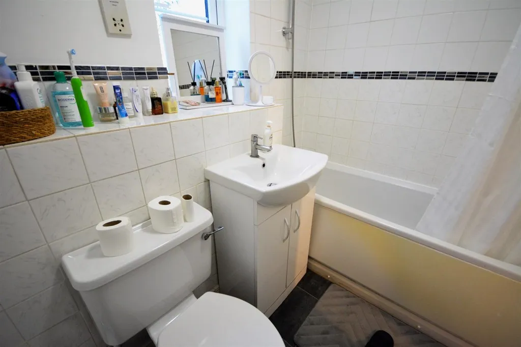 Donald Woods Gardens, Surbiton, KT5, photo 6
