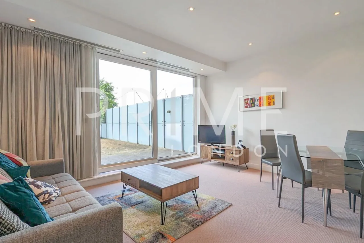 2 bed flat for sale, Centurion Building, Chelsea Bridge Wharf, SW11