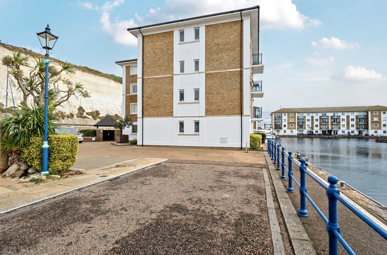 Victory Mews, The Strand, BN2, photo 13