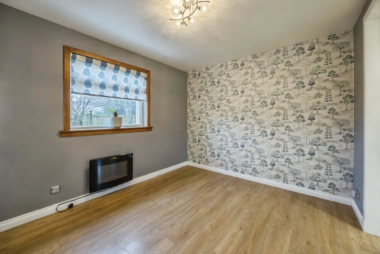 Kenmore Avenue, Livingston, EH54, photo 13