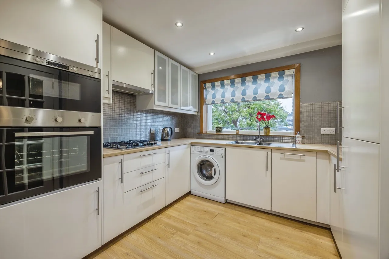 Kenmore Avenue, Livingston, EH54, photo 5