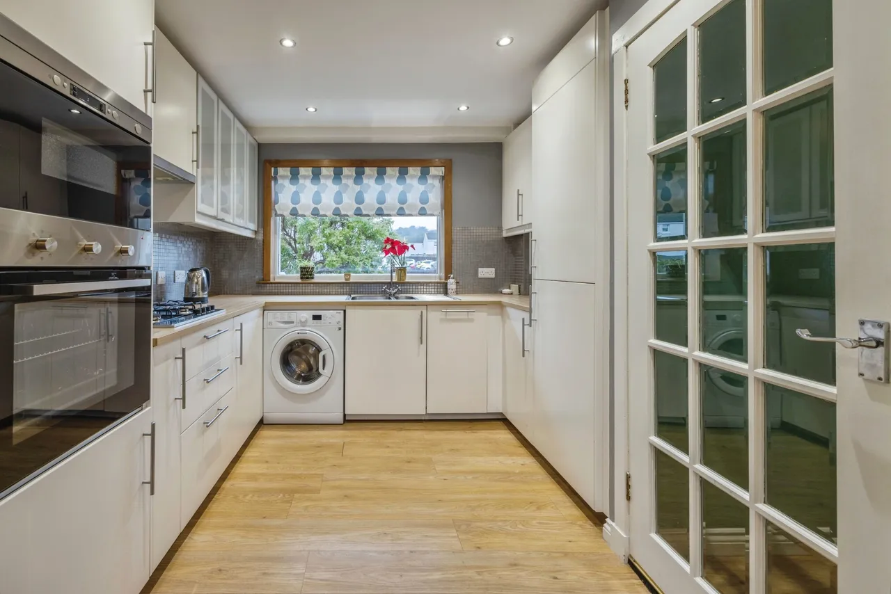 Kenmore Avenue, Livingston, EH54, photo 6