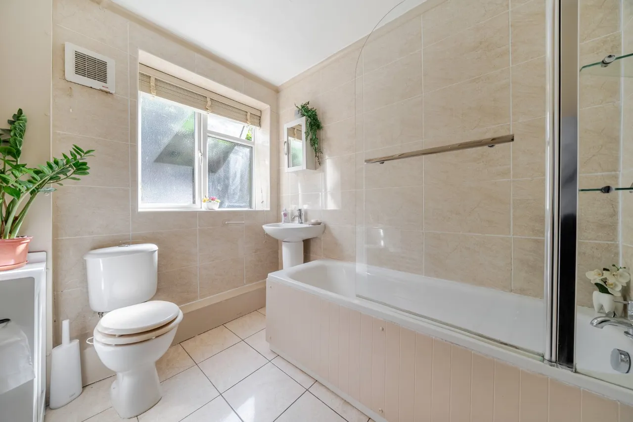 Ravensbourne Park Crescent, Catford, SE6, photo 7