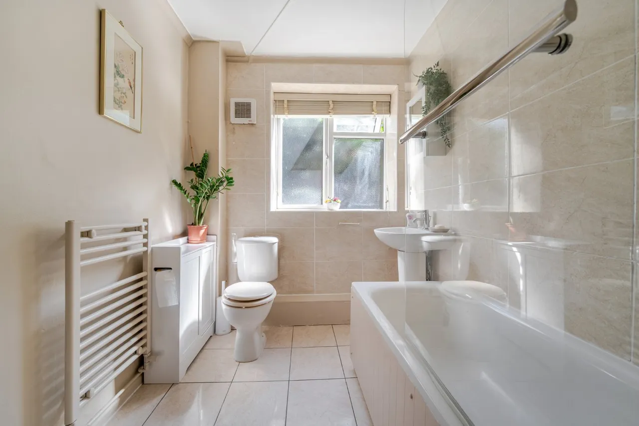 Ravensbourne Park Crescent, Catford, SE6, photo 8