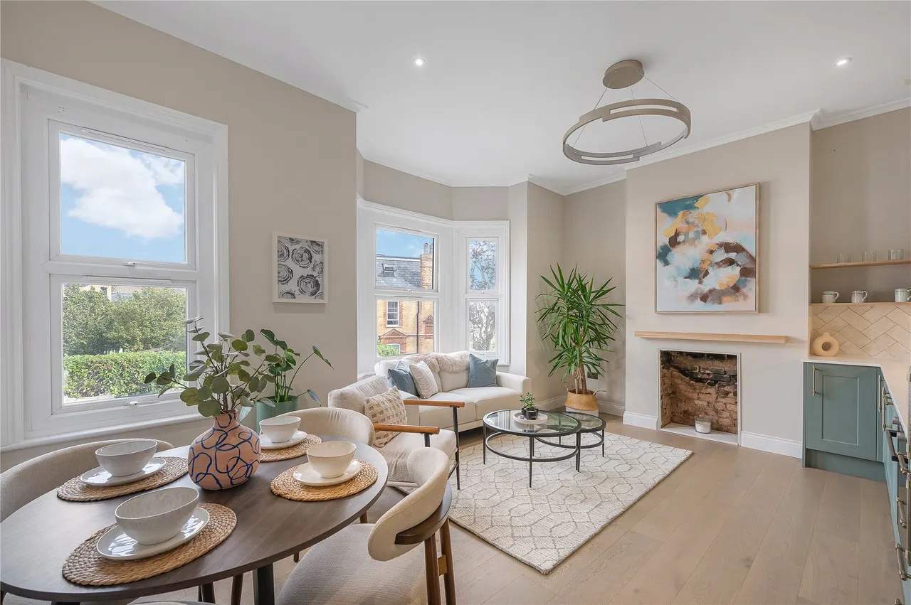 3 bed flat for sale — Thorncliffe Road, London, SW2