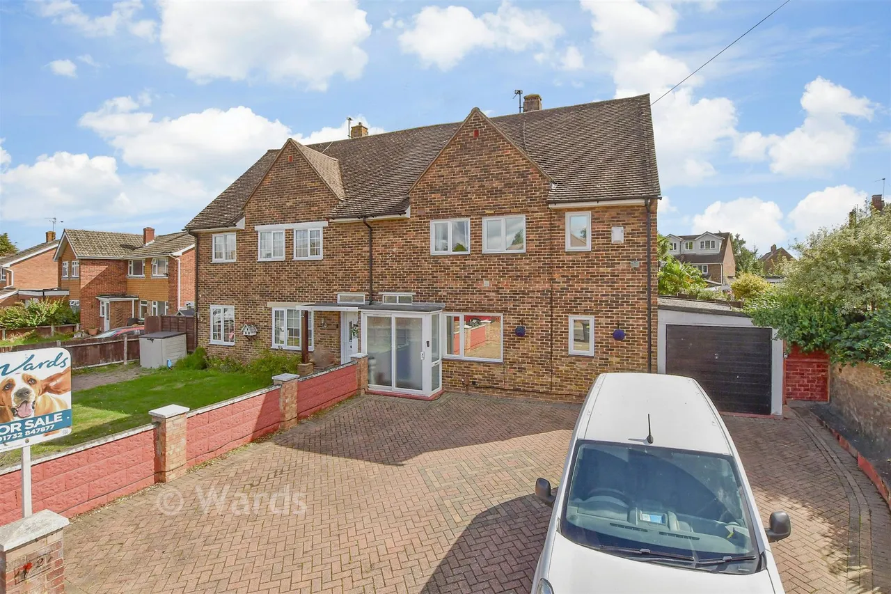 3 bed house for sale, Marsh Way, Larkfield, ME20