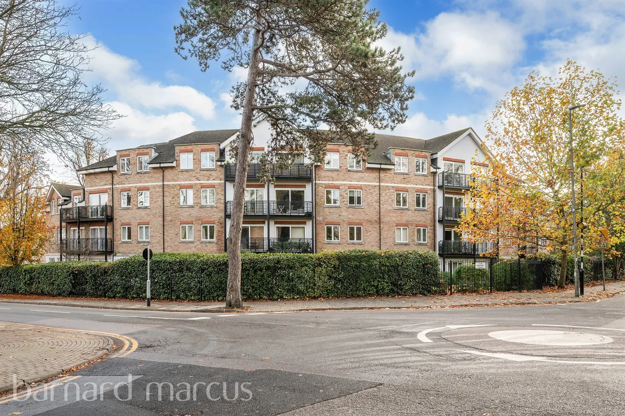 2 bed flat for sale — Princes Way, London