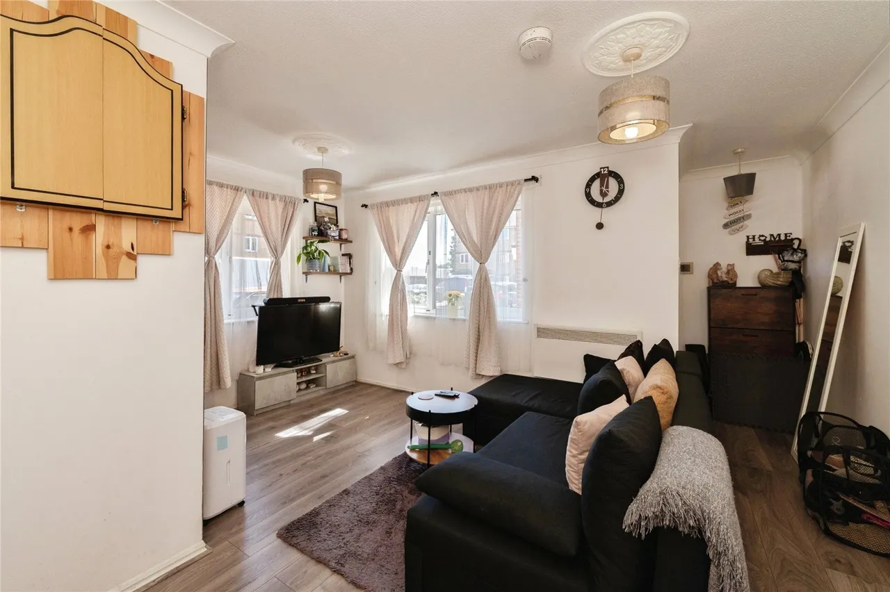 Vicarage Square, Grays, Essex, RM17, photo 7