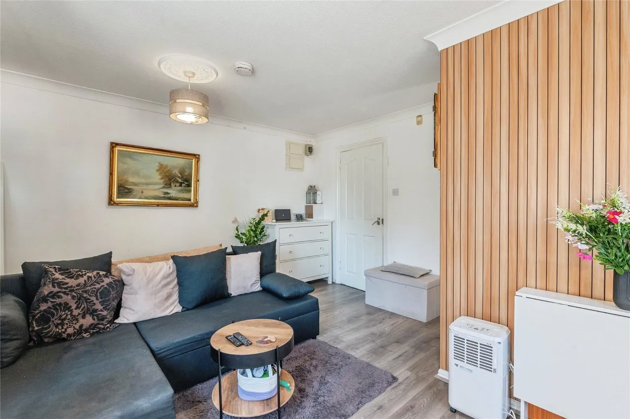 Vicarage Square, Grays, Essex, RM17, photo 5