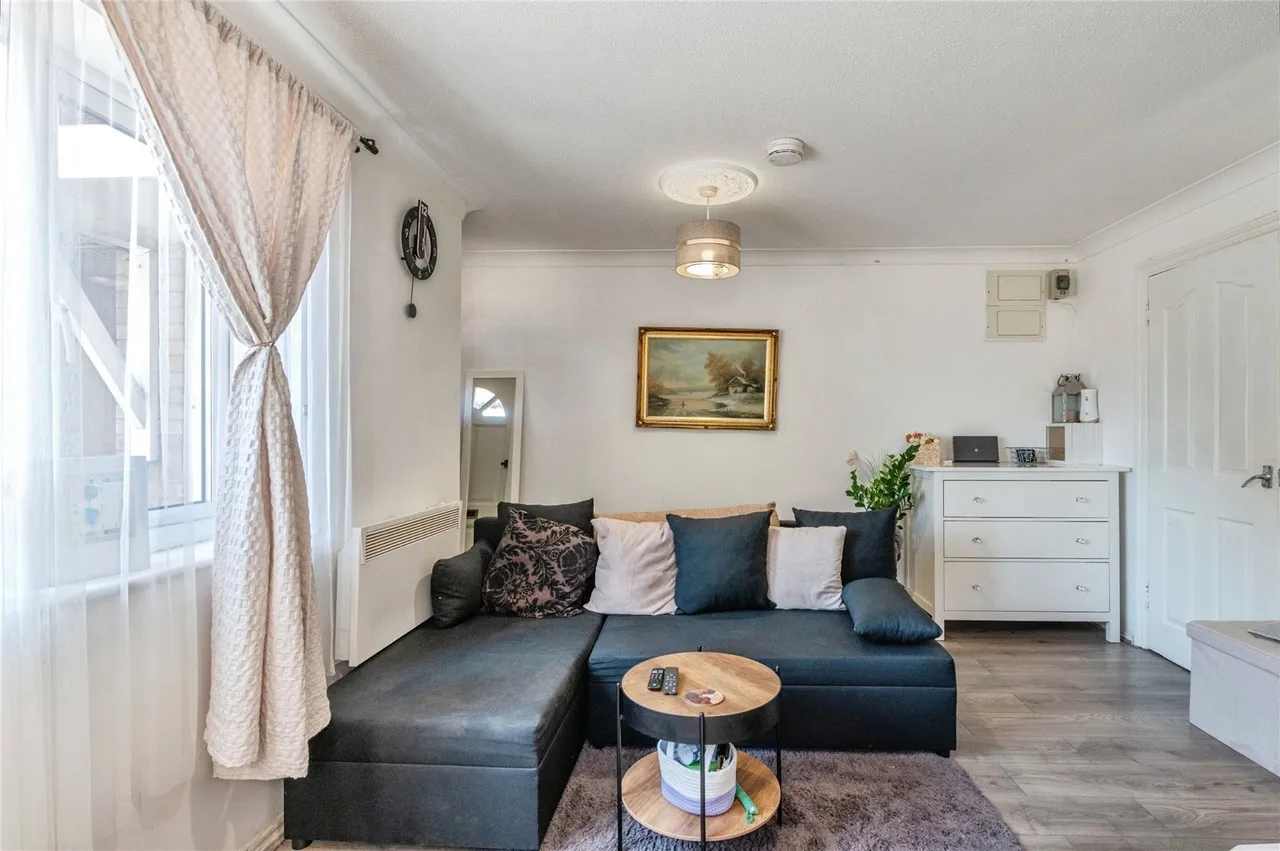 Vicarage Square, Grays, Essex, RM17, photo 6