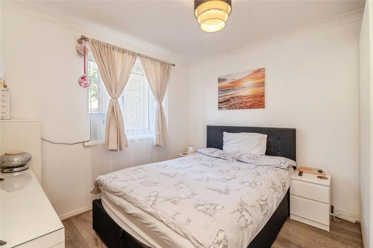 Vicarage Square, Grays, Essex, RM17, photo 12