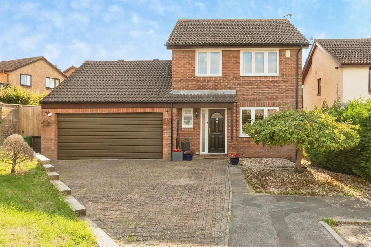 3 bed house for sale — Brackenbury Drive, Stoke Gifford, BRISTOL