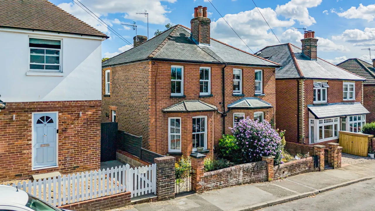3 bed house for sale, Hallam Road, Godalming, GU7