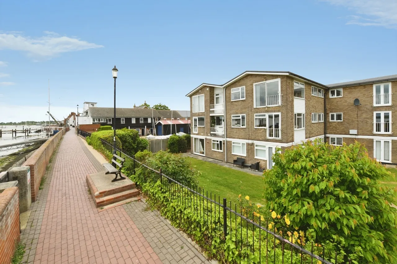 2 bed flat for sale — Belvedere Court, Burnham-on-Crouch, Essex, CM0