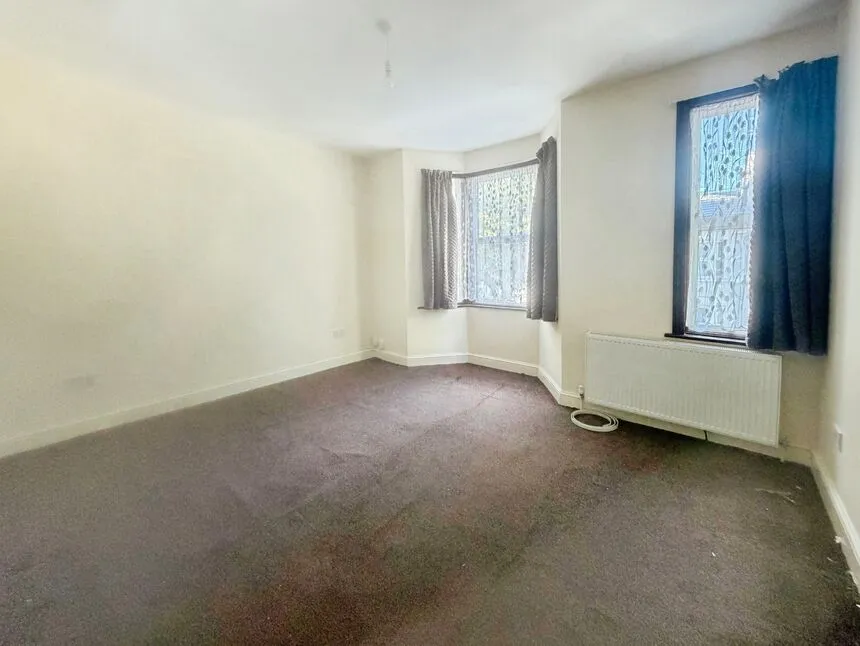 Third Avenue, London, E12, photo 3