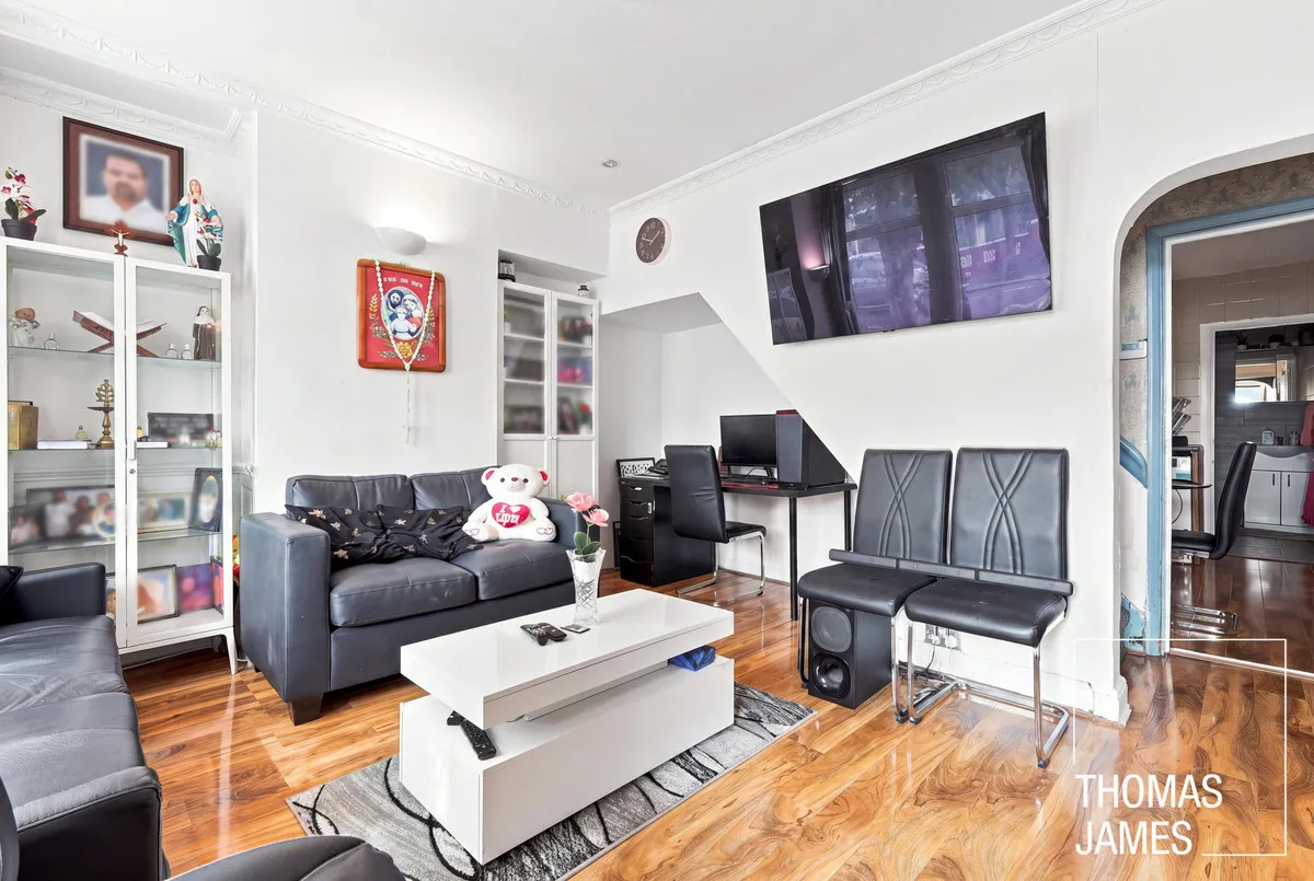 London, N18, photo 2