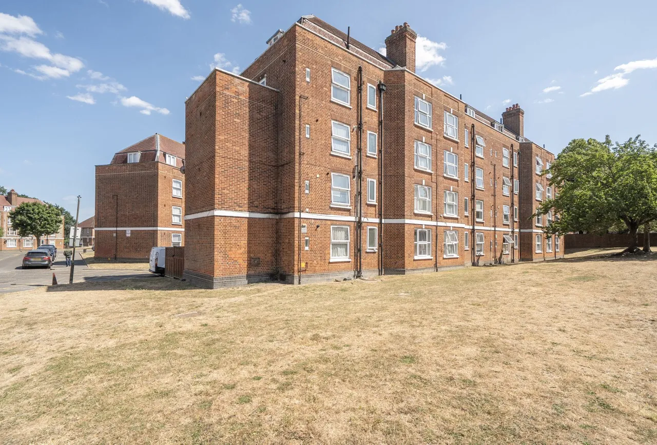 Hatfeild Mead, Morden, SM4 5PE, photo 16