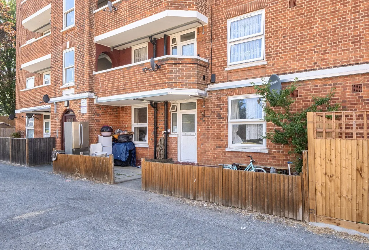 Hatfeild Mead, Morden, SM4 5PE, photo 19