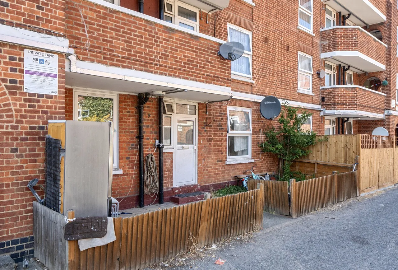 Hatfeild Mead, Morden, SM4 5PE, photo 18
