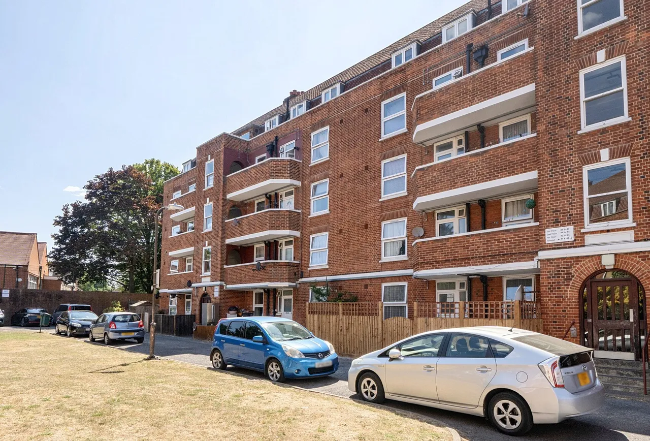 Hatfeild Mead, Morden, SM4 5PE, photo 17