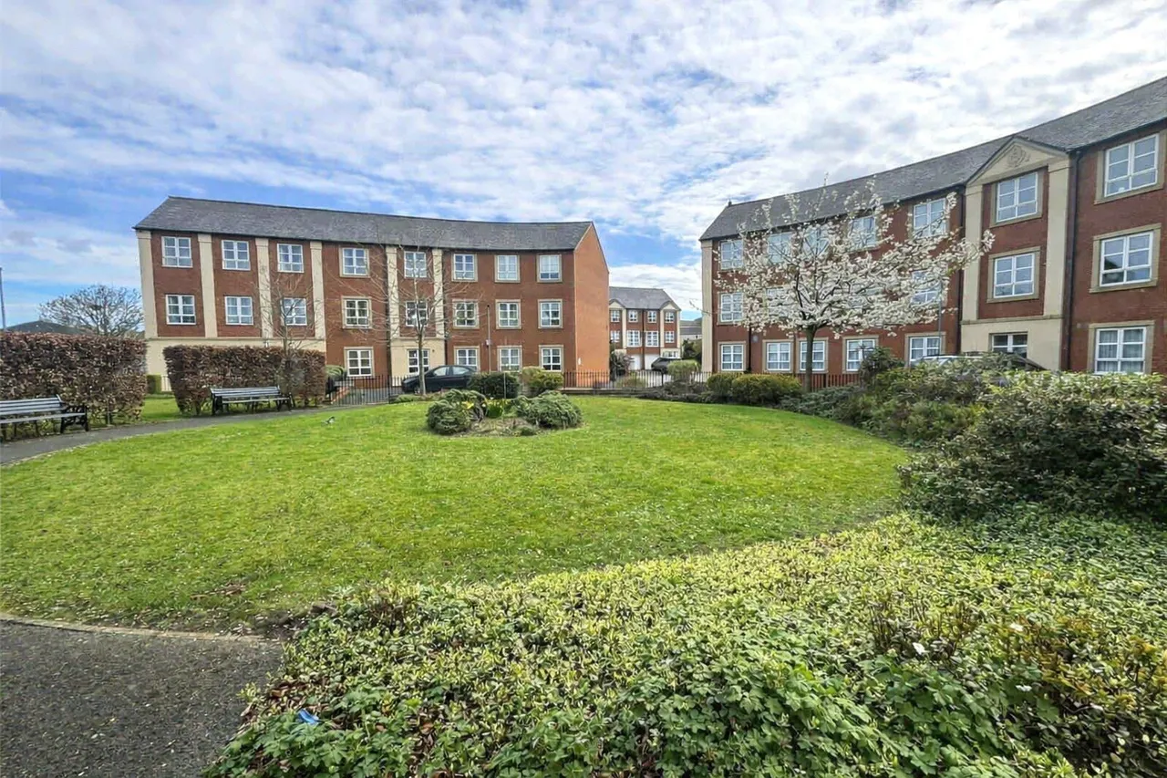 2 bed flat for sale — Martins Court, York, North Yorkshire, YO26