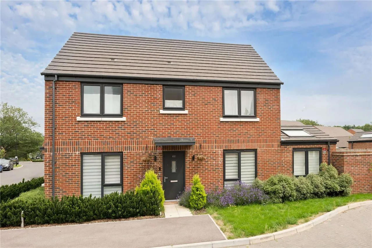 3 bed house for sale — Botleys Road, Ottershaw, Surrey, KT16 0SE
