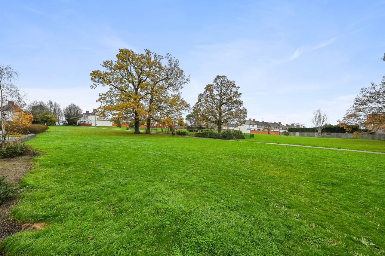 Ridding Lane, Greenford, UB6, photo 11
