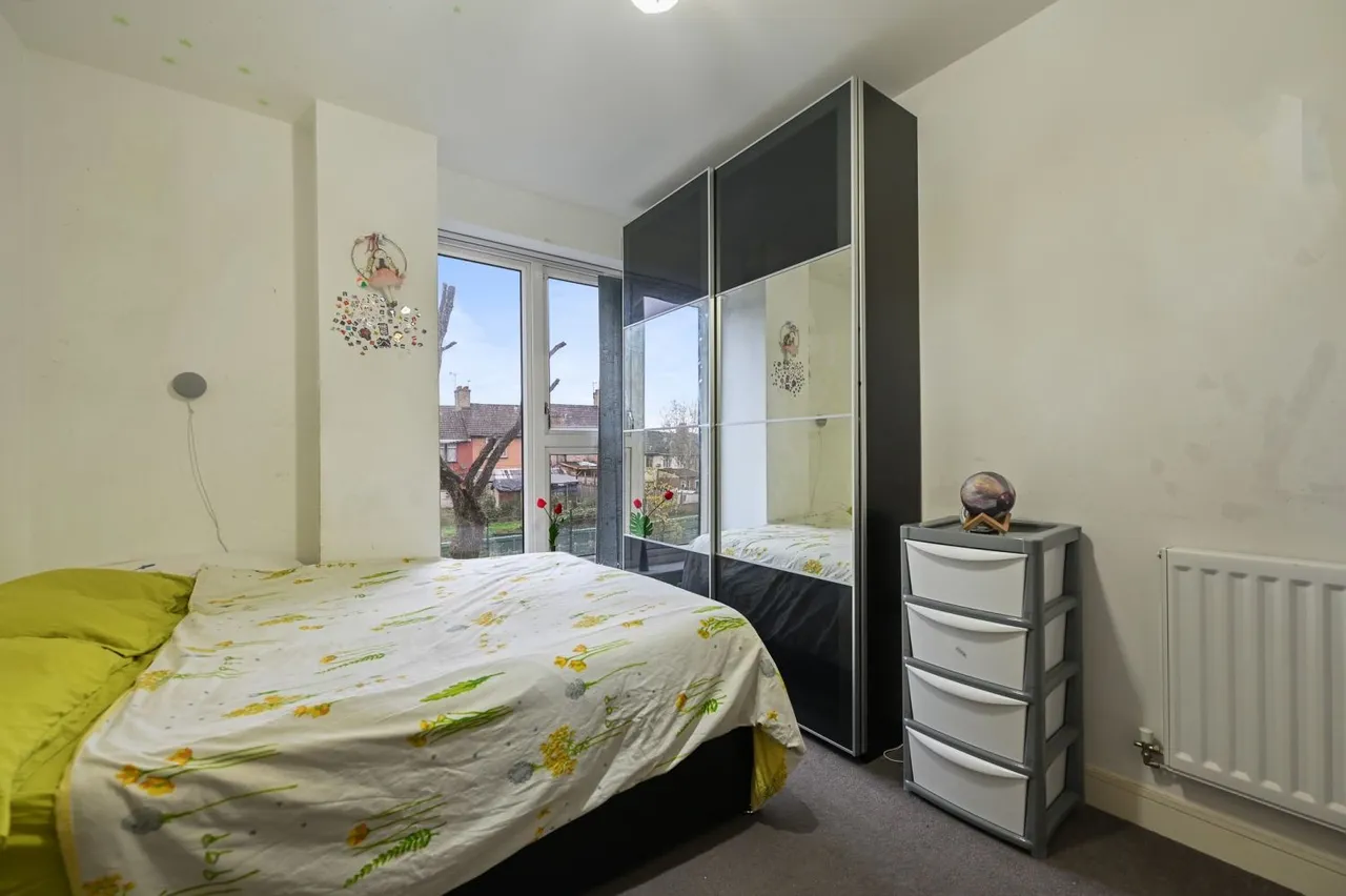 Ridding Lane, Greenford, UB6, photo 8