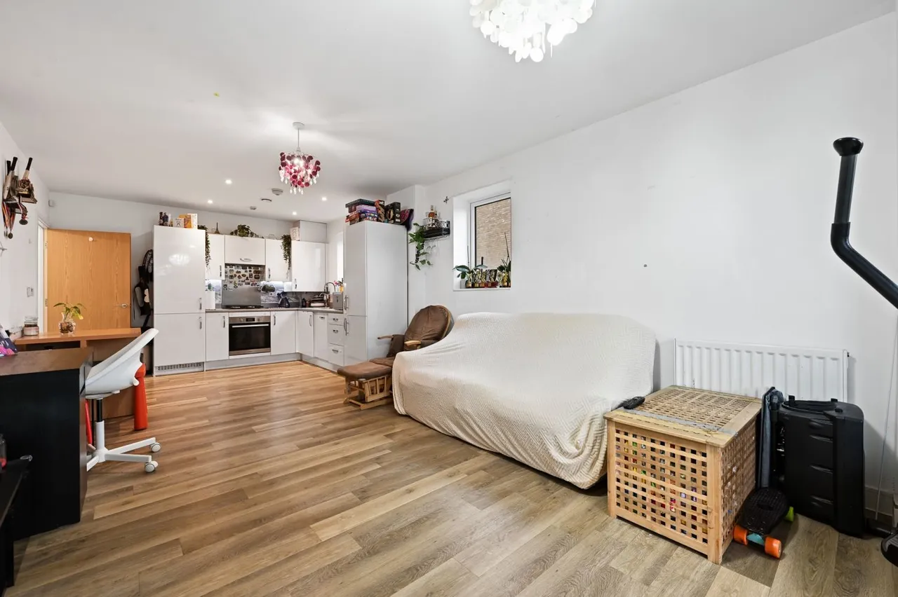 Ridding Lane, Greenford, UB6, photo 7