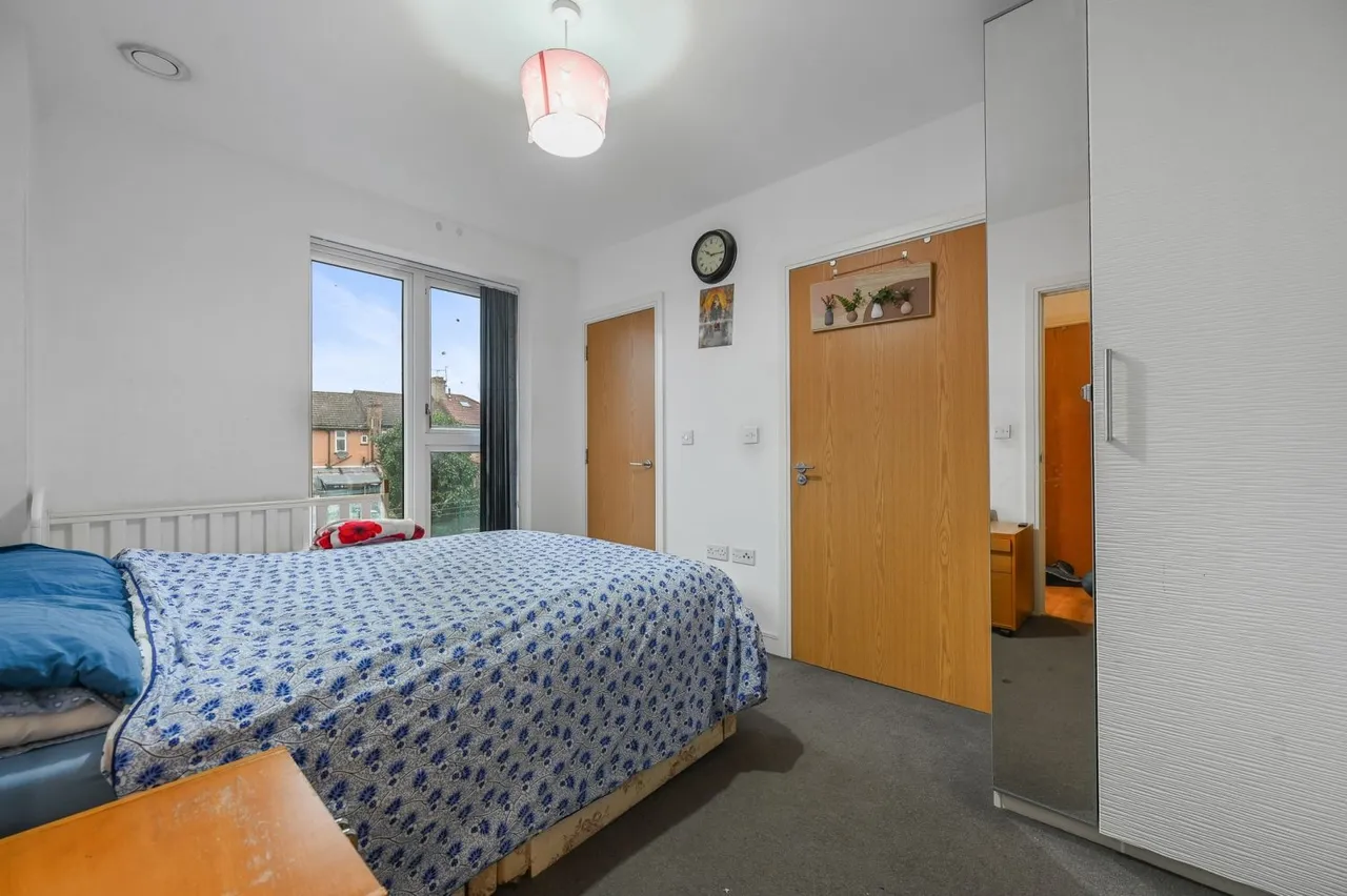 Ridding Lane, Greenford, UB6, photo 5