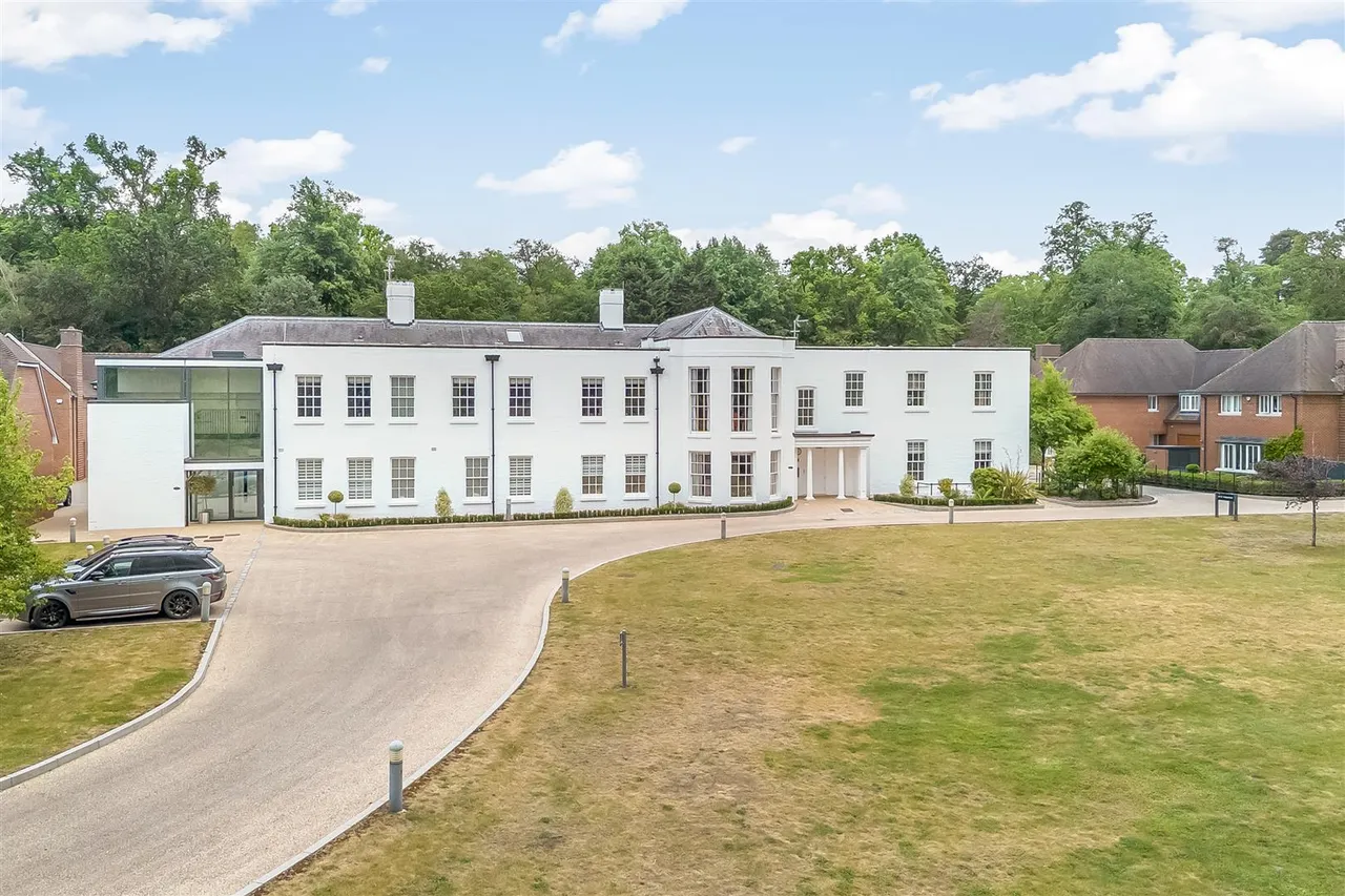 2 bed flat for sale, West Common Road, Bromley