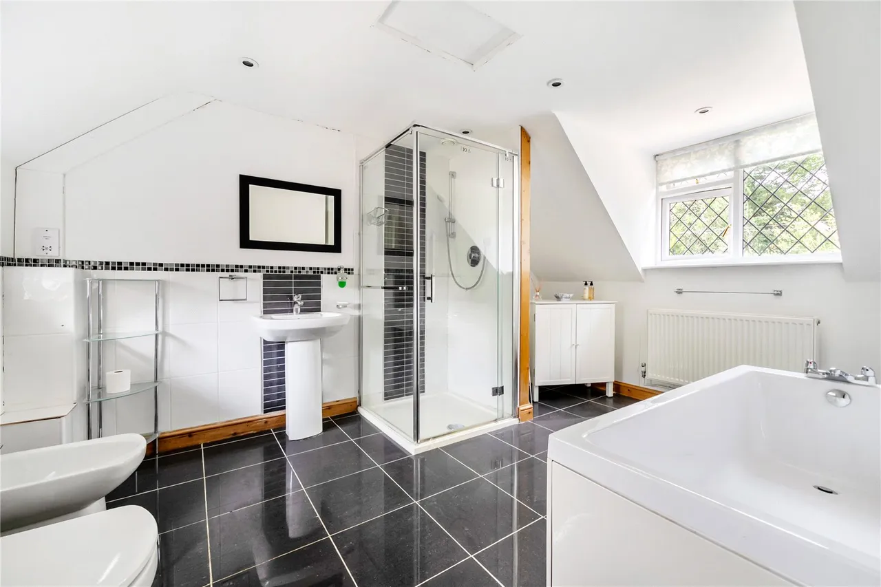 Tunworth Road, Mapledurwell, Basingstoke, Hampshire, RG25 2LU, photo 16