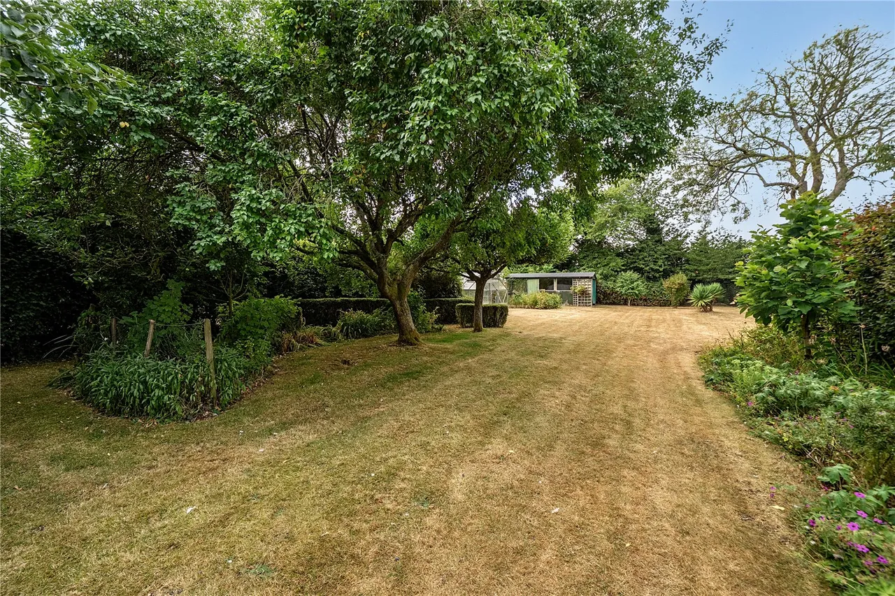 Tunworth Road, Mapledurwell, Basingstoke, Hampshire, RG25 2LU, photo 4