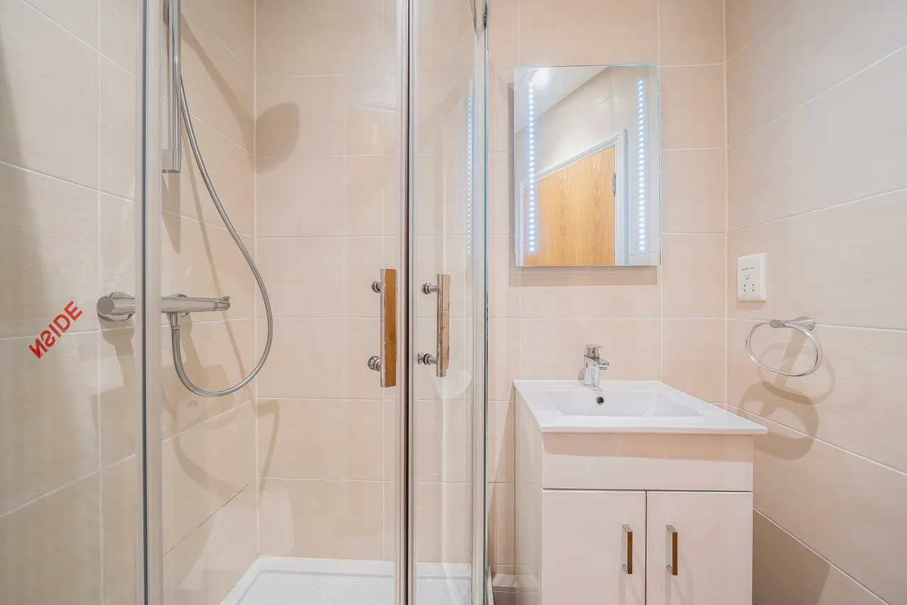 High Road, Ickenham, UB10, photo 7